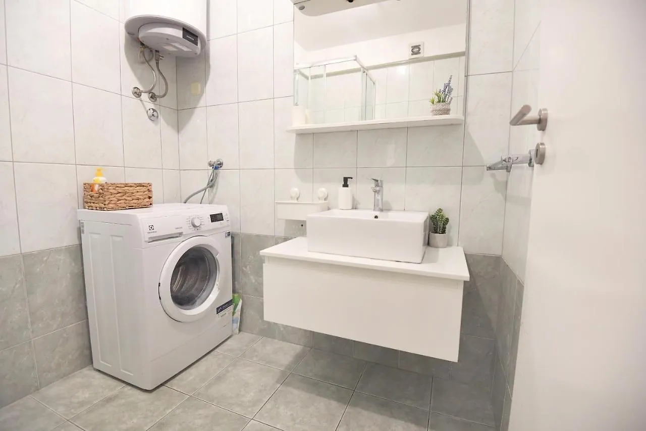 Apartment Visnjik- Free Private Parking 자다르
