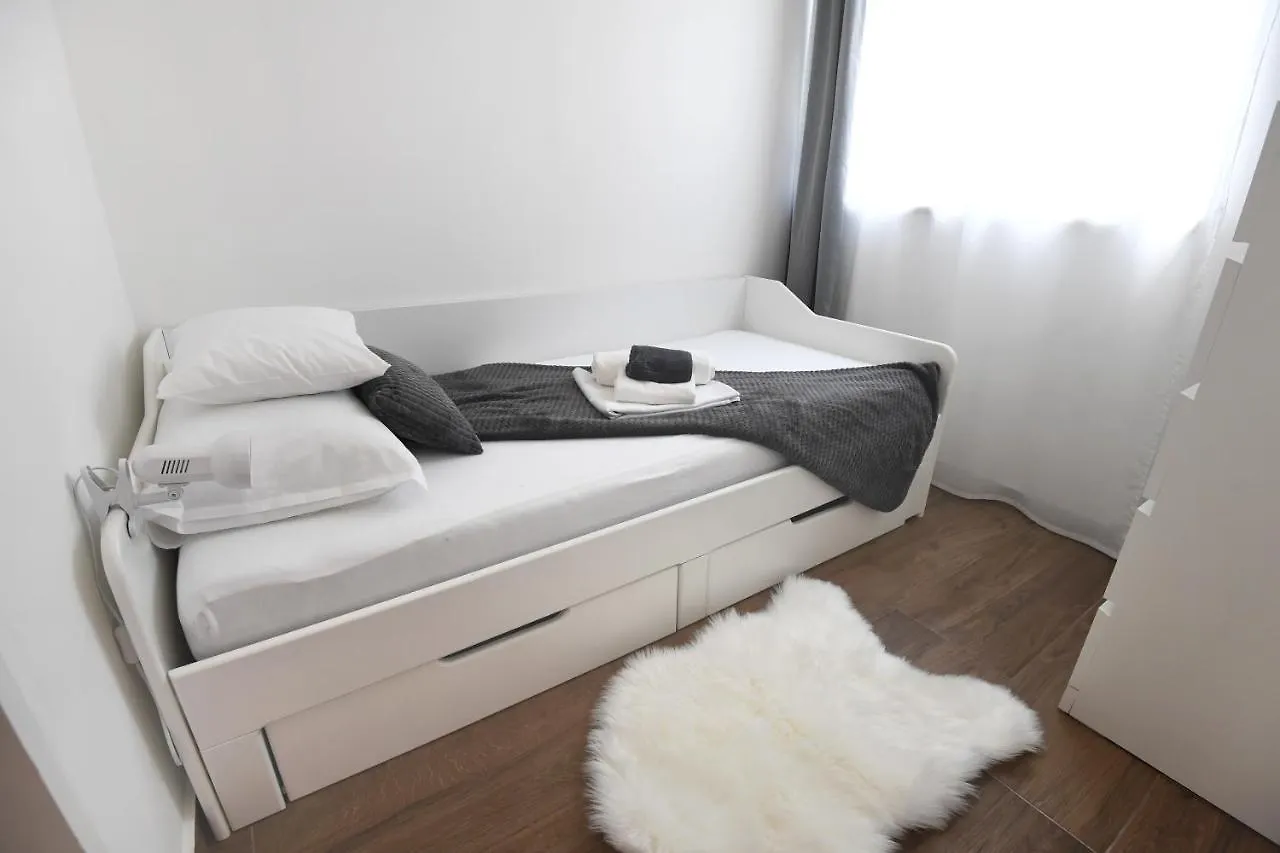 Apartment Visnjik- Free Private Parking 자다르