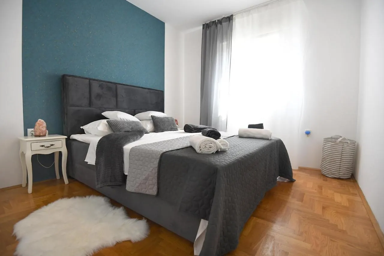 Apartment Visnjik- Free Private Parking 자다르 0*,  크로아티아